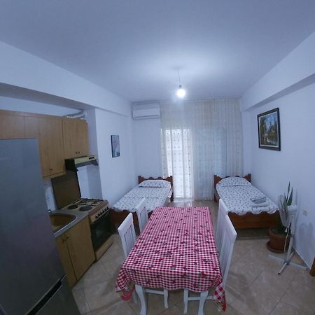 Tulipani Apartments Near Port Saranda Zewnętrze zdjęcie