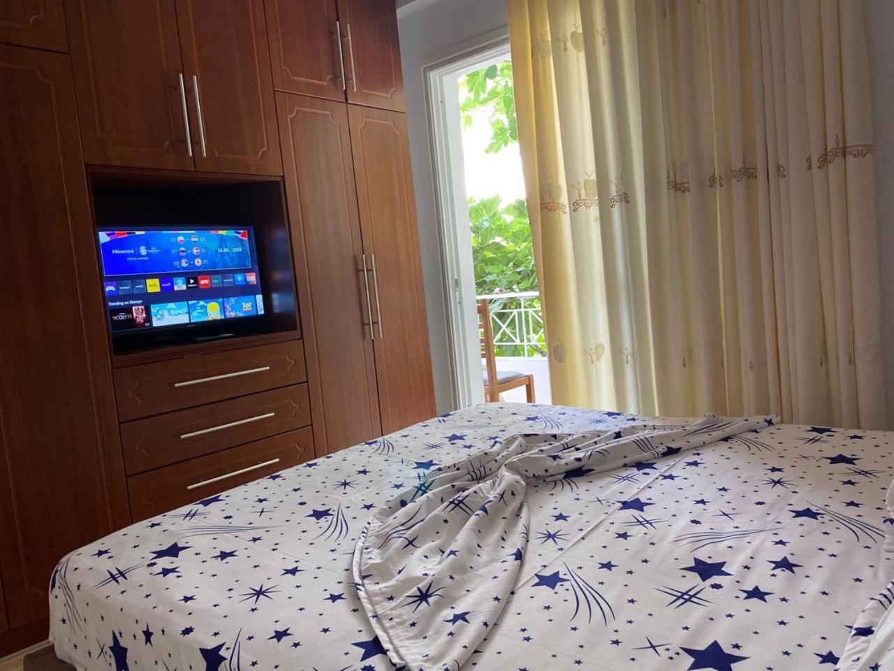Tulipani Apartments Near Port Saranda Zewnętrze zdjęcie